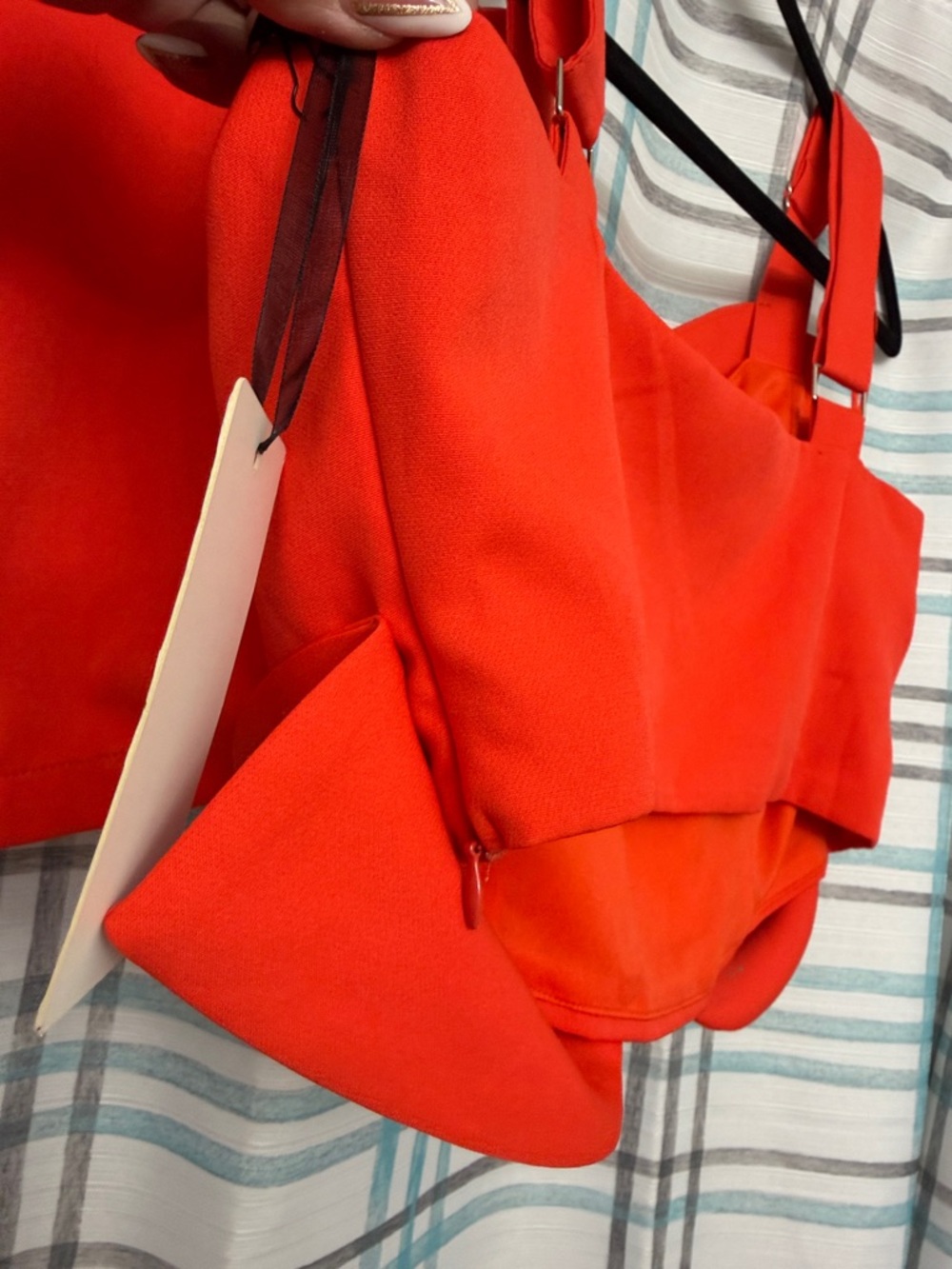 Vibrant Red Two-Piece Crop Top & Skort Set with Center Brooch - Picture 4 of 6
